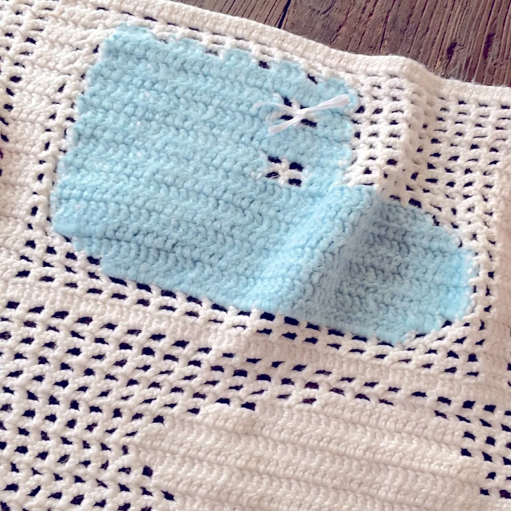 Vintage crochet baby blanket‎ EUC